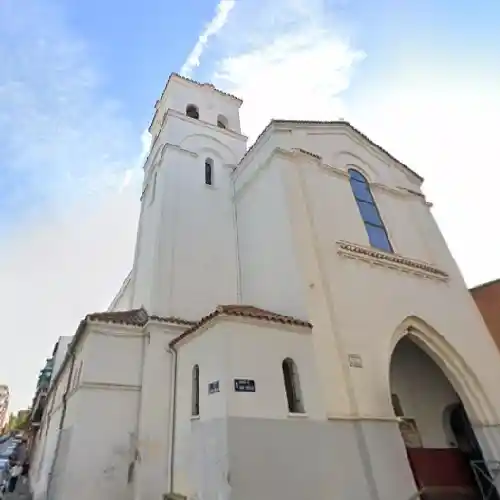 Iglesia San Diego en el Puente de Vallecas. Horarios de misa.