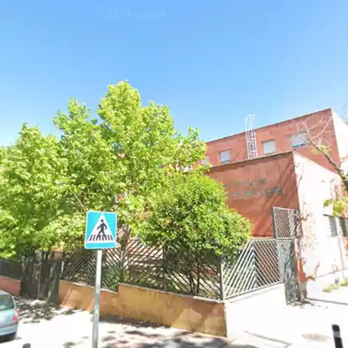 Iglesia San Felipe Neri en el Puente de Vallecas. Horarios de misa.