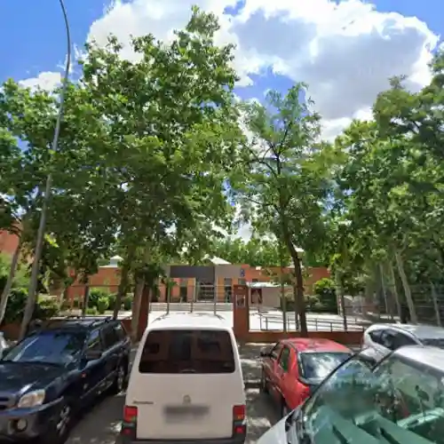 Iglesia San Raimundo de Peñafort en el Puente de Vallecas. Horarios de misa.