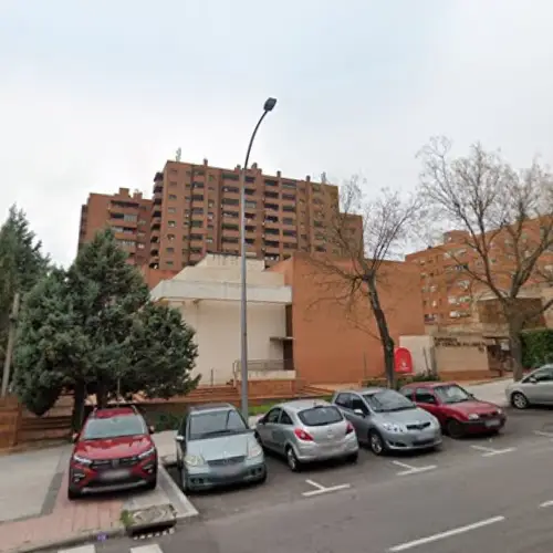 Iglesia Santo Tomás de Villanueva en el Puente de Vallecas. Horarios de misa.