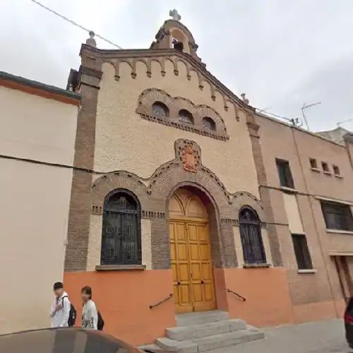 Iglesia de Cristo Rey en Usera. Horarios de misa.