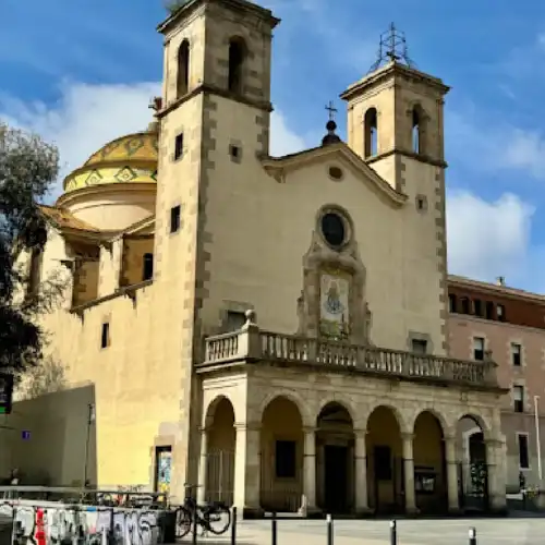 Iglesia de San Pedro Nolasco en Villaverde. Horarios de misa.