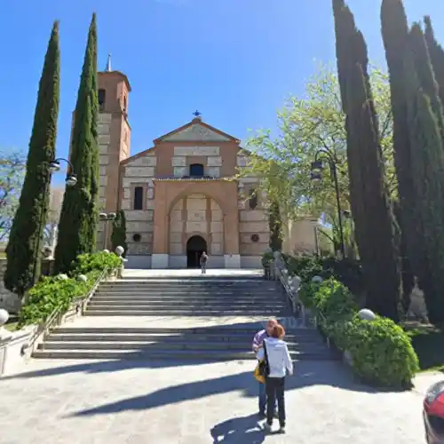 Iglesia de Santo Domingo de Silos en Pinto. Horarios de misa.