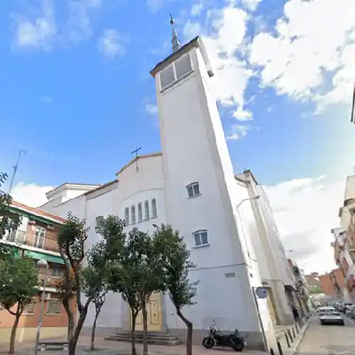 Iglesia del Dulce Nombre de María en El Retiro. Horarios de misa.
